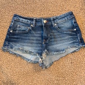 Low rise H&M shorts. Size: 6